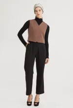 Sculpted Charm Sleeveless Top - Image 2