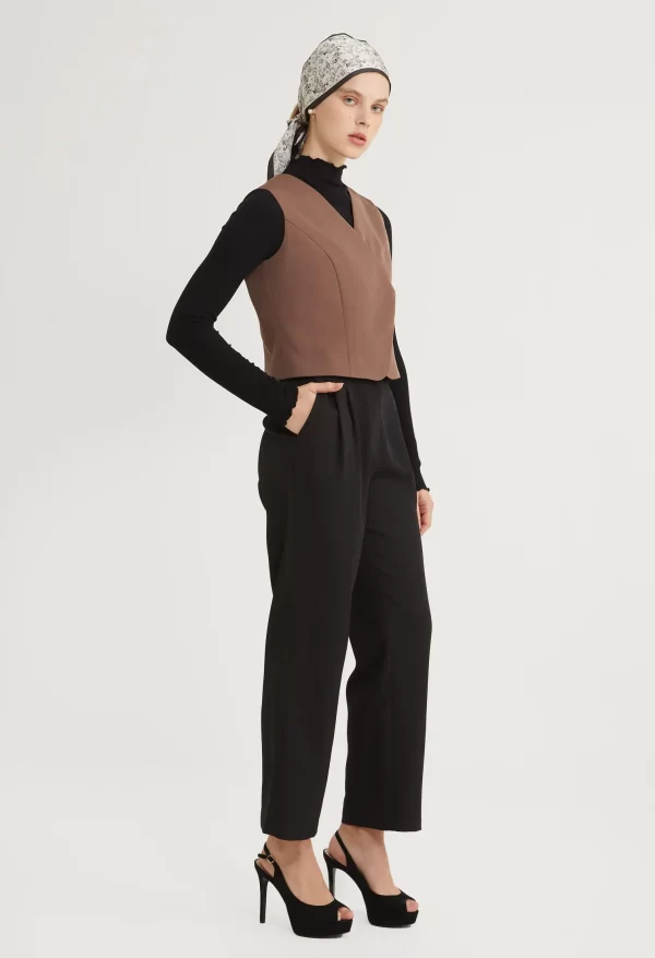 Sculpted Charm Sleeveless Top - Image 3
