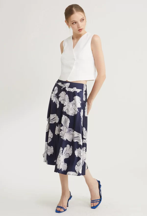 Sculpted Charm Sleeveless Top - Image 6