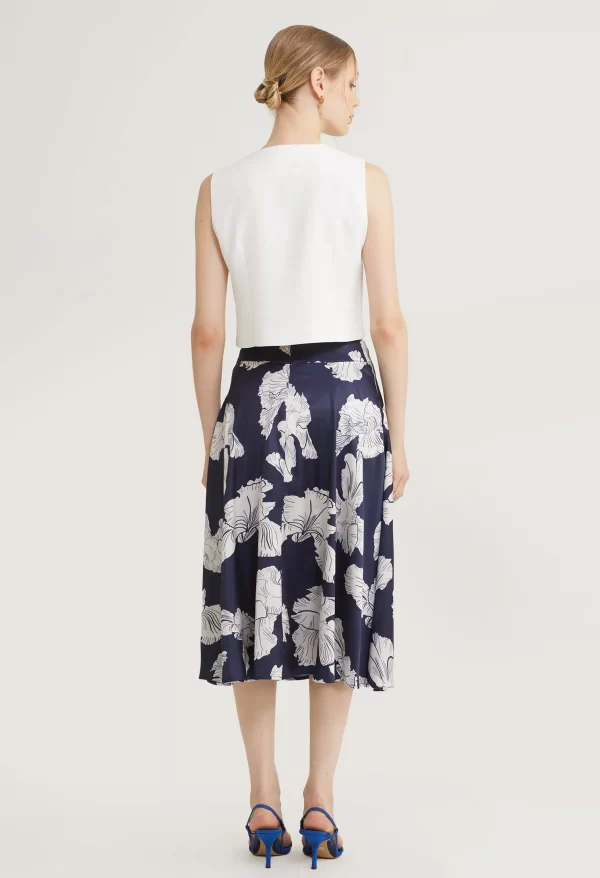 Sculpted Charm Sleeveless Top - Image 7